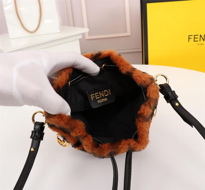 FENDI芬迪 雙F經典款 Fendi MINI BUCKET 字母繡 可手提 亦可斜挎  fd1918