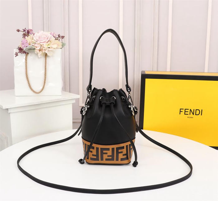 FENDI芬迪 雙F經典款 Fendi MINI BUCKET 字母繡 可手提 亦可斜挎  fd1923