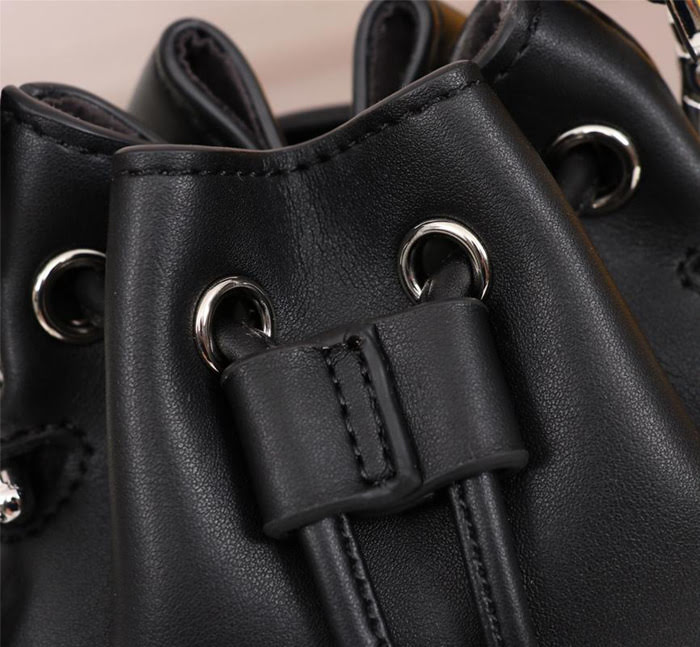 FENDI芬迪 雙F經典款 Fendi MINI BUCKET 字母繡 可手提 亦可斜挎  fd1923