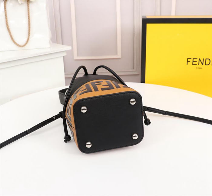 FENDI芬迪 雙F經典款 Fendi MINI BUCKET 字母繡 可手提 亦可斜挎  fd1923
