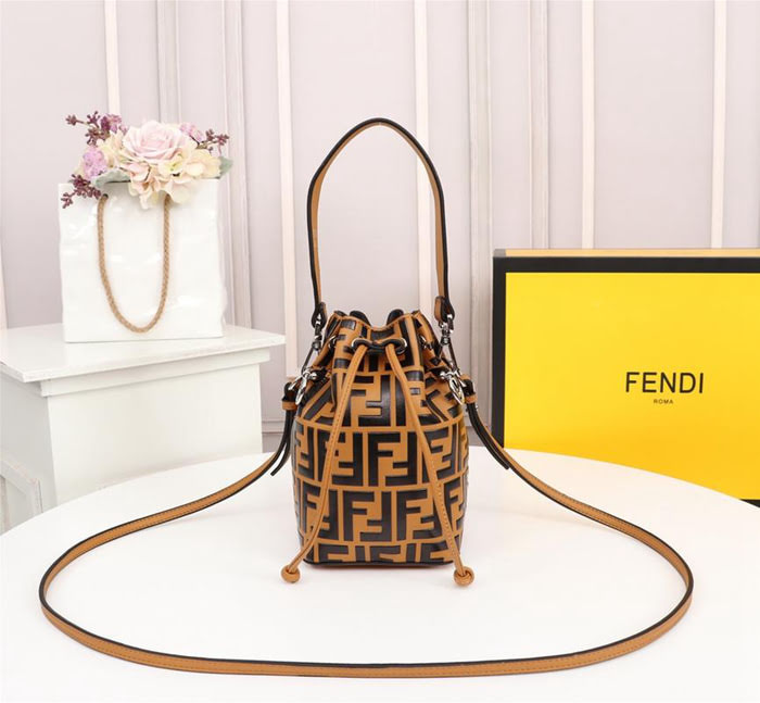 FENDI芬迪 雙F經典款 Fendi MINI BUCKET 字母繡 可手提 亦可斜挎  fd1924