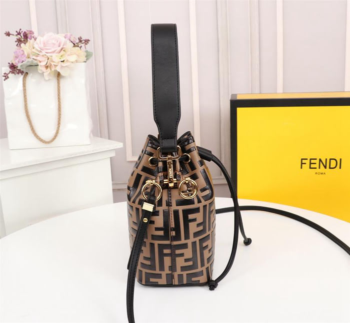 FENDI芬迪 雙F經典款 Fendi MINI BUCKET 字母繡 可手提 亦可斜挎  fd1925