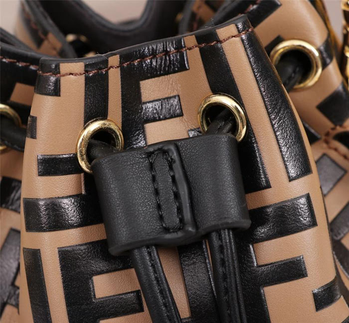 FENDI芬迪 雙F經典款 Fendi MINI BUCKET 字母繡 可手提 亦可斜挎  fd1925