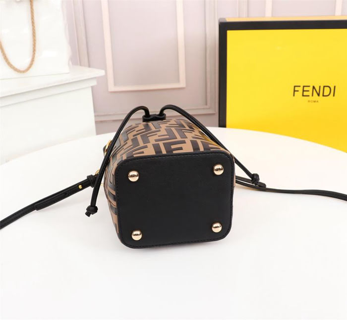 FENDI芬迪 雙F經典款 Fendi MINI BUCKET 字母繡 可手提 亦可斜挎  fd1925