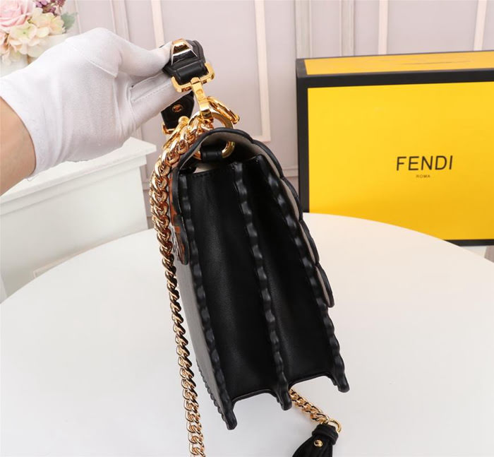 FENDI芬迪 新款 波浪款 滿滿的F字母 鏈條手提斜挎包 1852#  fd1930