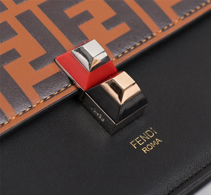 FENDI芬迪 全新長方形Logo模式 滿滿的F字母 鏈條斜背包 8826小號  fd1940