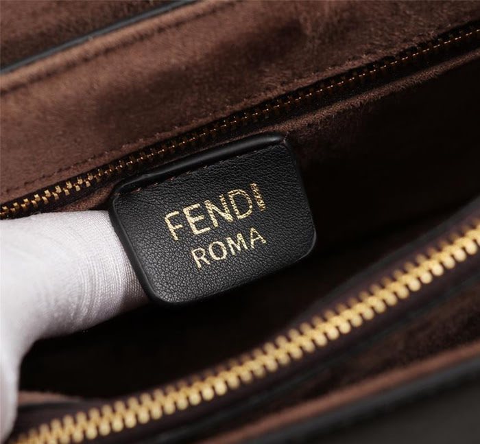FENDI芬迪 全新長方形Logo模式 滿滿的F字母 鏈條斜背包 8826小號  fd1942