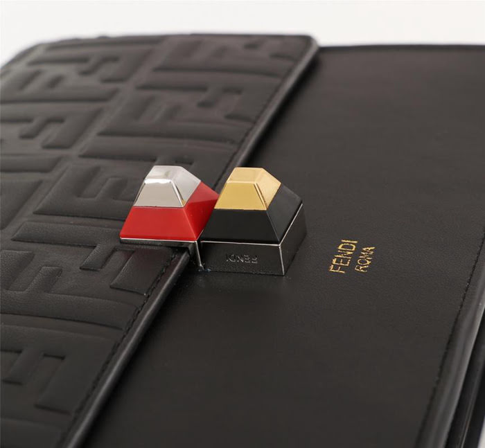 FENDI芬迪 全新長方形Logo模式 滿滿的F字母 鏈條斜背包 8826小號  fd1943