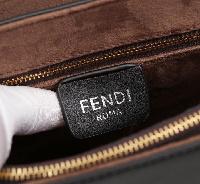 FENDI芬迪 全新長方形Logo模式 滿滿的F字母 鏈條斜背包 8826小號  fd1943