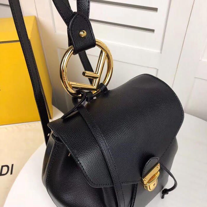 FENDI芬迪 ZAINO F logo雙肩包 插扣式的鎖扣 時尚女款背包  fd1952