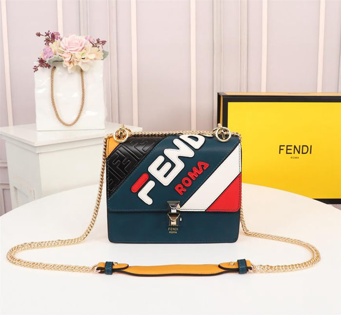 FENDI芬迪 小號 最新FENDI MANIA膠囊系列 撞色皮拼接裝飾 個性LOGO大印花 手提肩背包  fd1955