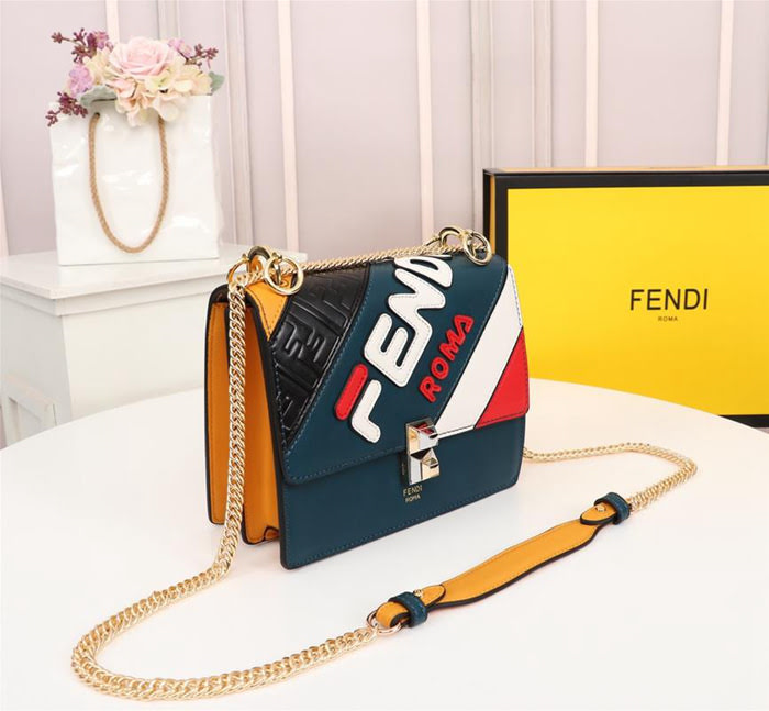 FENDI芬迪 小號 最新FENDI MANIA膠囊系列 撞色皮拼接裝飾 個性LOGO大印花 手提肩背包  fd1955