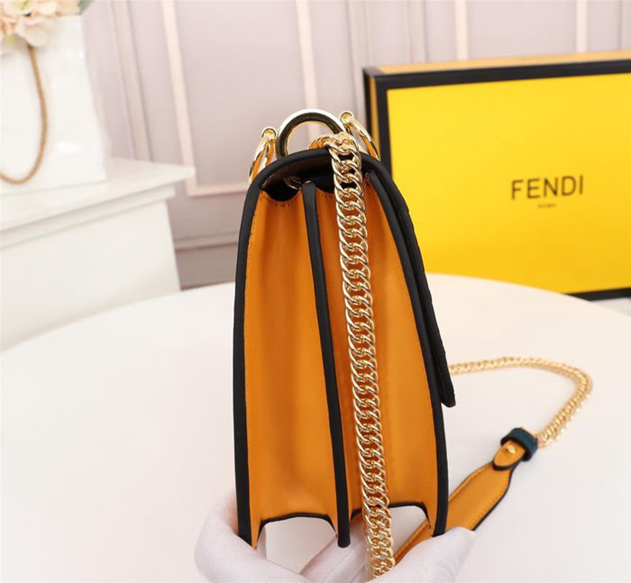 FENDI芬迪 小號 最新FENDI MANIA膠囊系列 撞色皮拼接裝飾 個性LOGO大印花 手提肩背包  fd1955