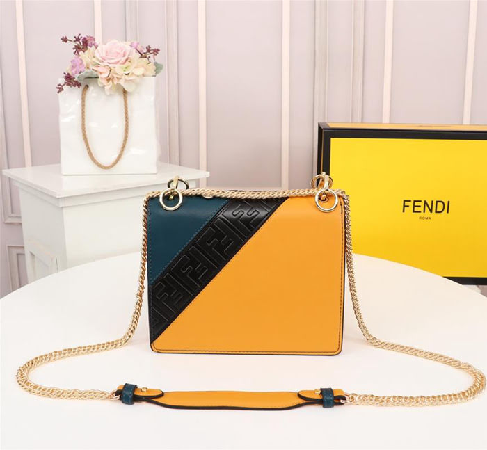 FENDI芬迪 小號 最新FENDI MANIA膠囊系列 撞色皮拼接裝飾 個性LOGO大印花 手提肩背包  fd1955