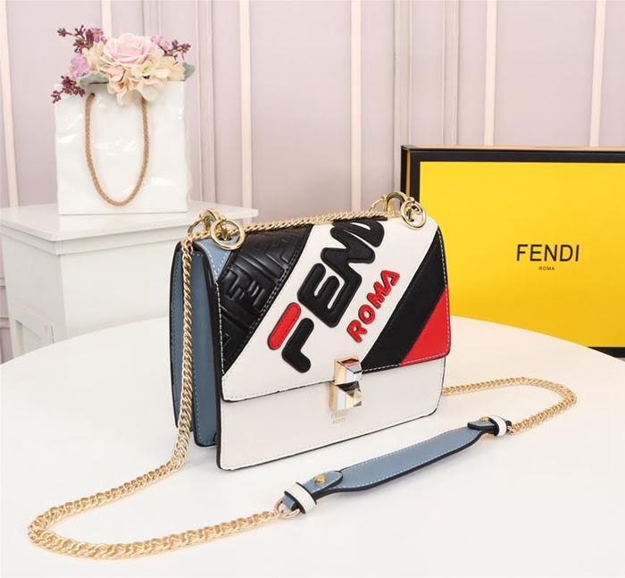 FENDI芬迪 小號 最新FENDI MANIA膠囊系列 撞色皮拼接裝飾 個性LOGO大印花 手提肩背包  fd1956