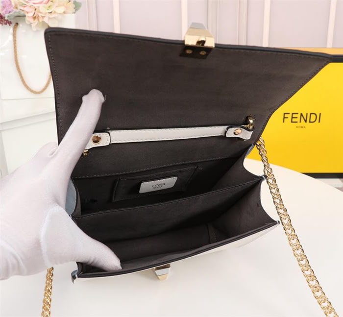 FENDI芬迪 小號 最新FENDI MANIA膠囊系列 撞色皮拼接裝飾 個性LOGO大印花 手提肩背包  fd1956