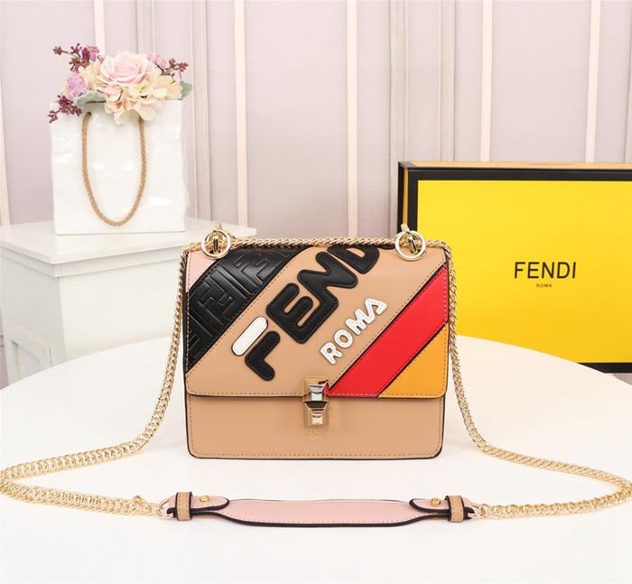 FENDI芬迪 小號 最新FENDI MANIA膠囊系列 撞色皮拼接裝飾 個性LOGO大印花 手提肩背包  fd1957