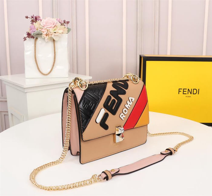 FENDI芬迪 小號 最新FENDI MANIA膠囊系列 撞色皮拼接裝飾 個性LOGO大印花 手提肩背包  fd1957