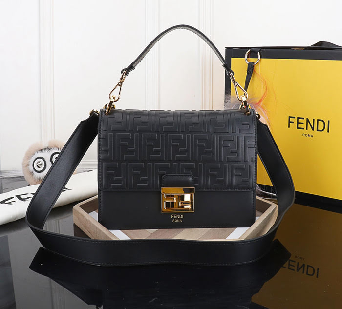 FENDI芬迪 新款 原版牛皮 原版五金 時尚女包 可斜背或手拿 5577  fd1973