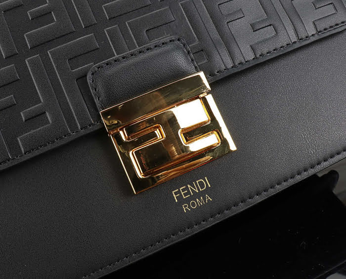 FENDI芬迪 新款 原版牛皮 原版五金 時尚女包 可斜背或手拿 5577  fd1973