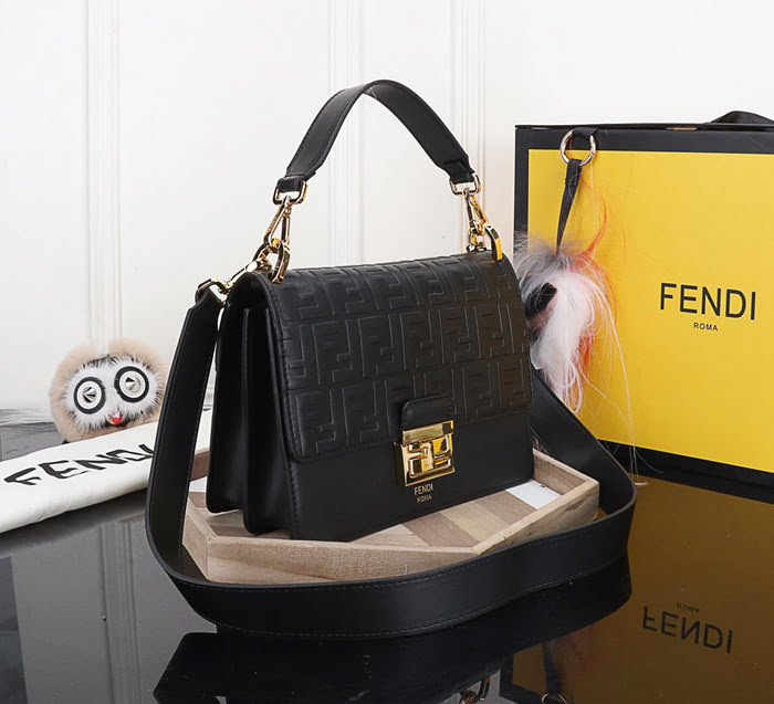 FENDI芬迪 新款 原版牛皮 原版五金 時尚女包 可斜背或手拿 5577  fd1973