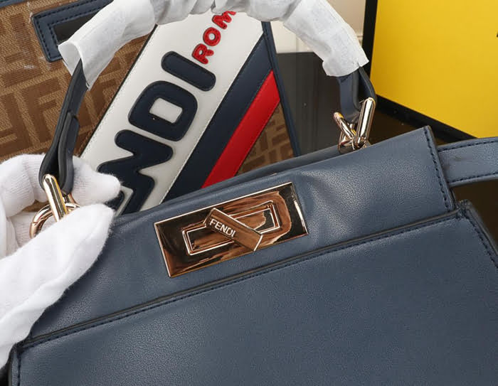 FENDI芬迪 大號 PEEKABOO DEFENDER 包套 定制化Fendi Mania字樣 手提肩背包  fd1989