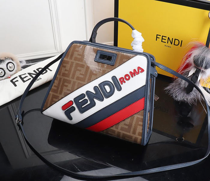 FENDI芬迪 大號 PEEKABOO DEFENDER 包套 定制化Fendi Mania字樣 手提肩背包  fd1990