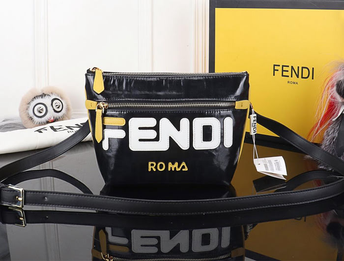 FENDI芬迪 新款 芬迪小斜小巧手袋 棕色FF主題圖案斜背包 7705  fd1993
