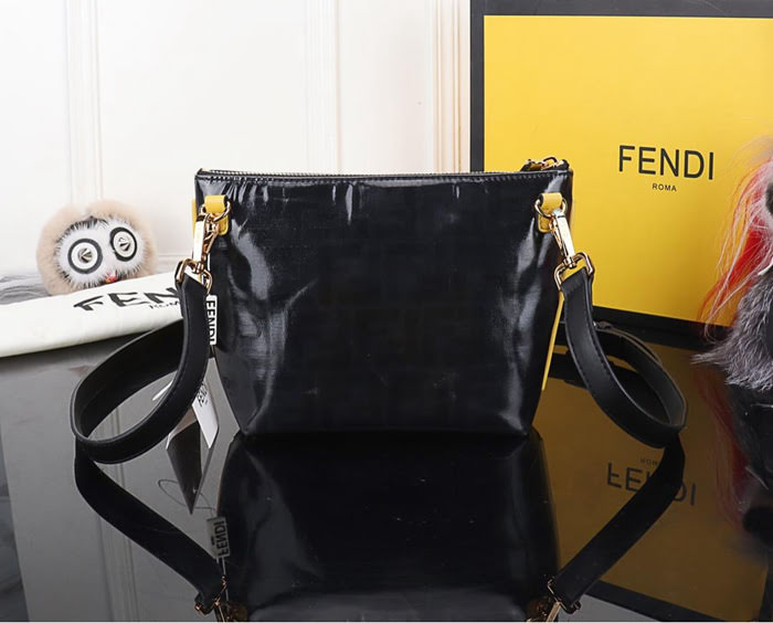 FENDI芬迪 新款 芬迪小斜小巧手袋 棕色FF主題圖案斜背包 7705  fd1993