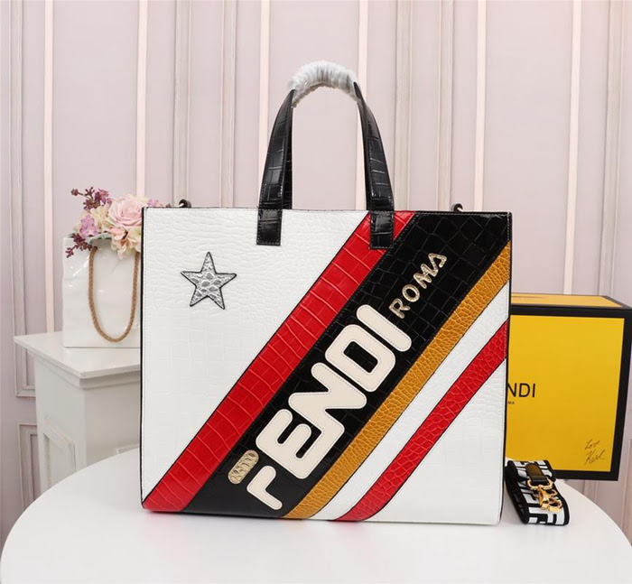 FENDI芬迪 升級版購物袋 立體Logo皮塊拼接做圖案 內設拉鏈口袋錢包 時尚百搭  fd2004