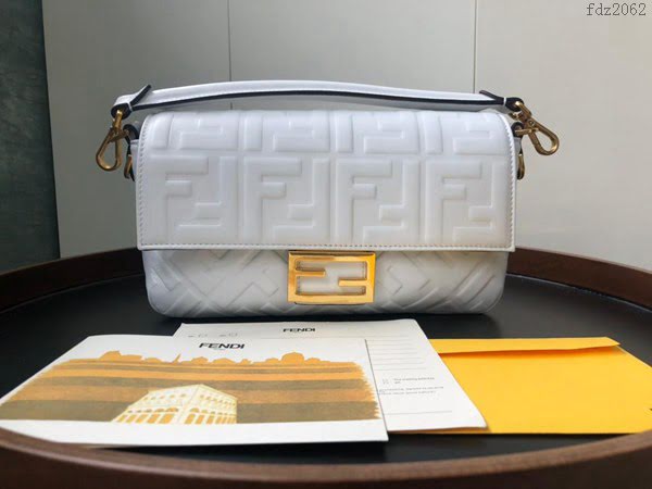 FENDI女包 頂級原單 Baguette迷你手袋 白色 全幅FF圖案 芬迪女鏈條斜挎包 可手提  fdz2062