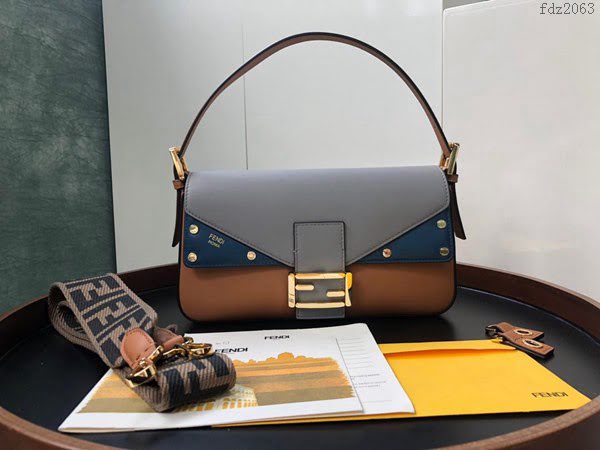 FENDI女包 Baguette中號手袋 翻蓋設計 小牛皮 芬迪女肩背包 可斜跨  fdz2063