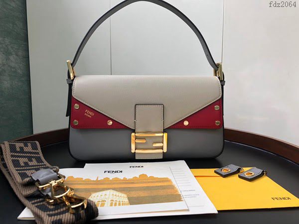 FENDI女包 Baguette中號手袋 翻蓋設計 小牛皮 芬迪女肩背包 可斜跨  fdz2064