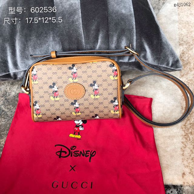 Gucci包 古馳新款女包 原廠皮 古銅五金 Gucci圓形小挎包 603730米奇  gdj1067