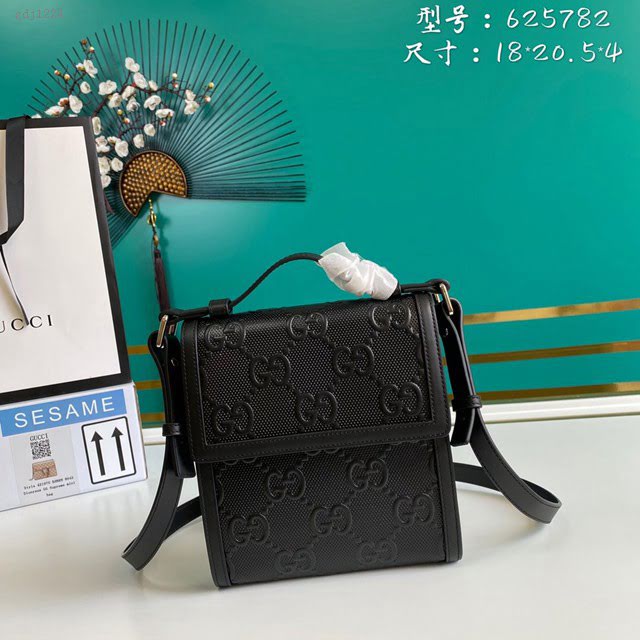 Gucci古馳包包 G家新款男包 款號:625782 古奇克壓皮手提斜挎包  gdj1224