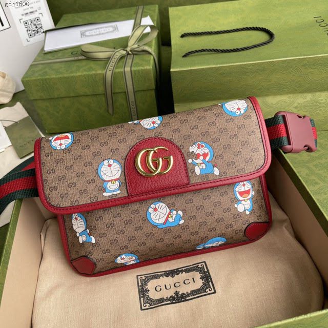 Gucci顶级男女包包 古驰哆啦A梦翻盖磁扣腰包胸包 Gucci哆啦A梦斜挎包 647817  gdj1600
