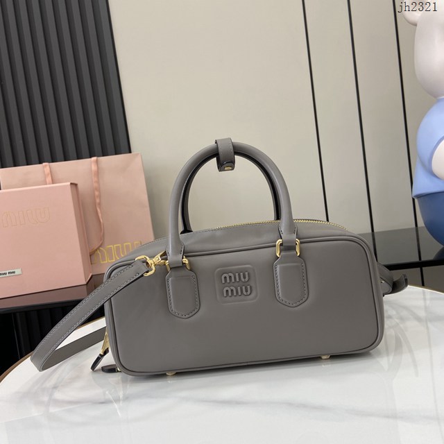 miumiu專櫃繆繆最新款Arcadie牛皮革中號保齡球手提包斜挎包 jh2321型號：5BB148