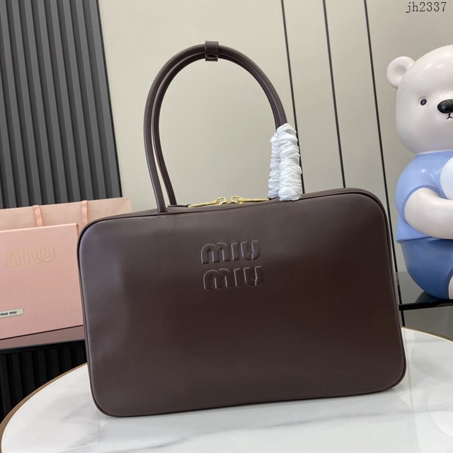 miumiu專櫃繆繆最新款原廠公事包Beau手袋手提包 jh2337型號：5bb117，5bb163