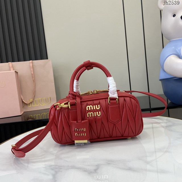 miumiu繆繆專櫃最新款小羊皮保齡球包手提肩背包 jh2539型號：5BB142