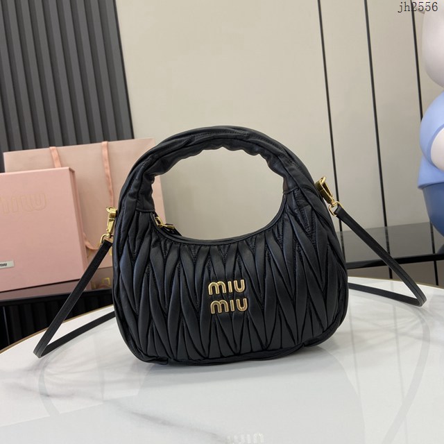 miumiu繆繆專櫃最新款小羊皮Wander手袋經典Matelasse紋理繡花手提肩背包 jh2556型號：5BC125