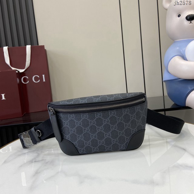 Gucci專櫃古馳最新款Emblem男士旅行系列斜挎包腰包 jh2578型號：821165