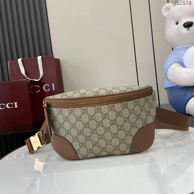Gucci專櫃古馳最新款Emblem男士旅行系列斜挎包腰包 jh2579型號：821162