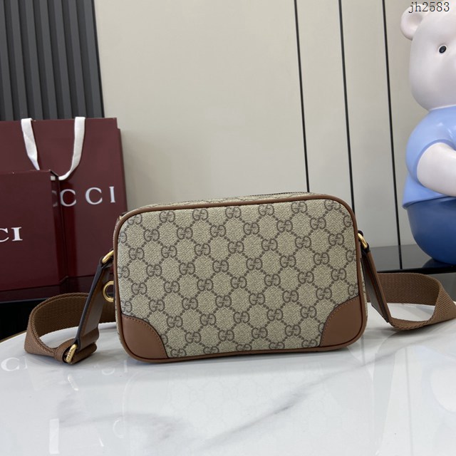 Gucci專櫃古馳最新款Emblem男士旅行系列斜挎包肩背包 jh2583型號：821216