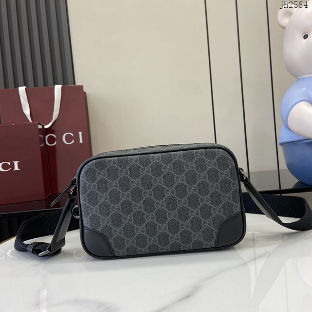 Gucci專櫃古馳最新款Emblem男士旅行系列斜挎包肩背包 jh2584型號：821216