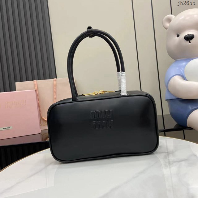 MIU MIU專櫃繆繆最新款黑色原廠皮手提女包 jh2655型號：5BB172