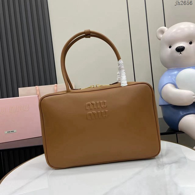 MIU MIU專櫃繆繆最新款Beau手袋原廠皮手提公事包 jh2656型號：5BB117，5BB163