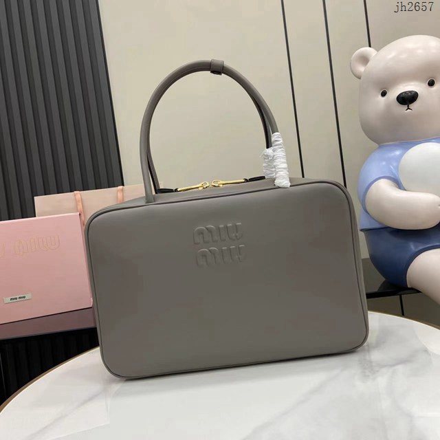 MIU MIU專櫃繆繆最新款Beau手袋原廠皮手提公事包 jh2657型號：5BB117，5BB163