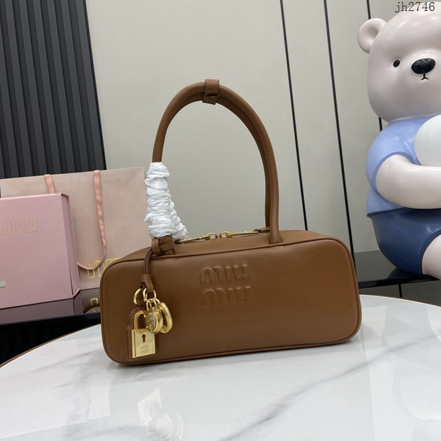 MIU MIU專櫃繆繆最新款Beau手袋原廠皮手提肩背包 jh2746型號：5BB173
