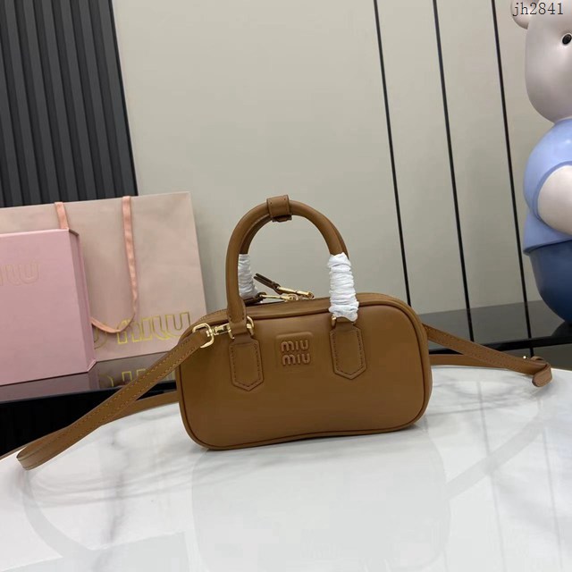 MIU MIU專櫃繆繆經典款迷你保齡球包Arcadie皮革迷你手袋 jh2841型號：5BP088