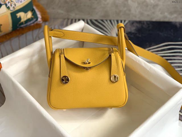 愛馬仕mini Lindy Hermesn琳迪女包 可斜背手拎 蜜蠟線縫製 琥珀黃  am2111